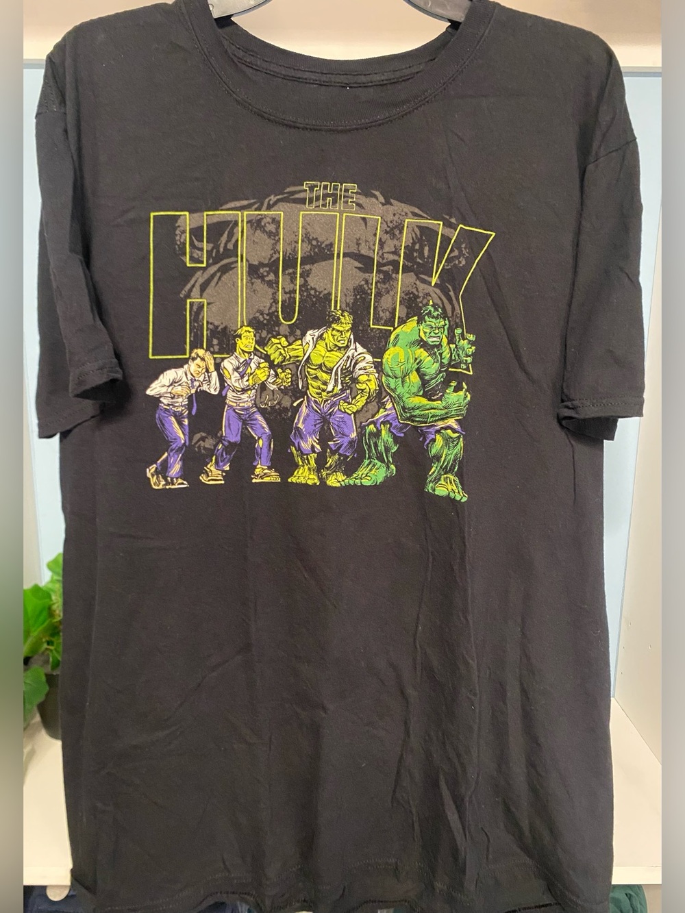Marvel retro “The Hulk Transforming" men’s graphic black t-shirt L